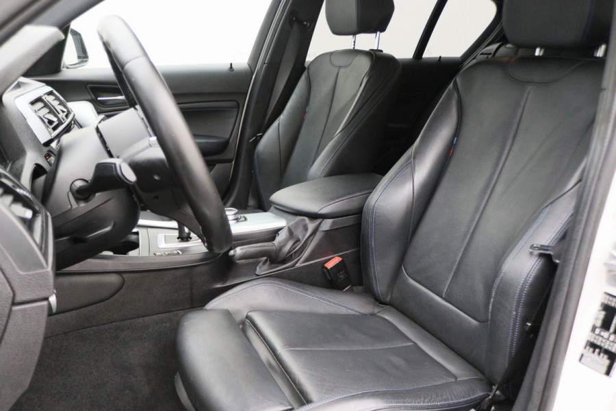BMW 1-serie 118i Edition M Sport Shadow Executive Leer, Climate, Cruise, Navigatie, Bluetooth, LED, PDC, Trekhaak, 18''