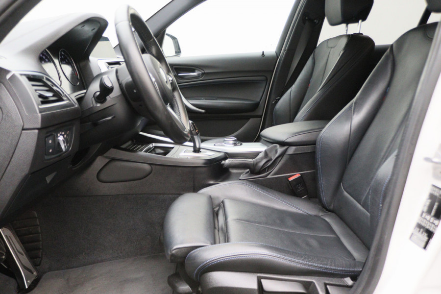 BMW 1-serie 118i Edition M Sport Shadow Executive Leer, Climate, Cruise, Navigatie, Bluetooth, LED, PDC, Trekhaak, 18''