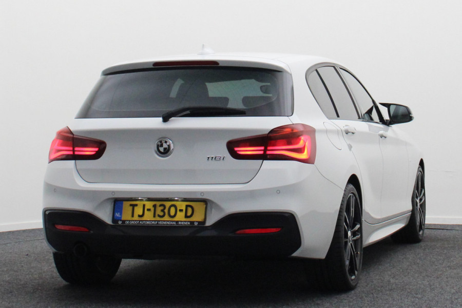 BMW 1-serie 118i Edition M Sport Shadow Executive Leer, Climate, Cruise, Navigatie, Bluetooth, LED, PDC, Trekhaak, 18''
