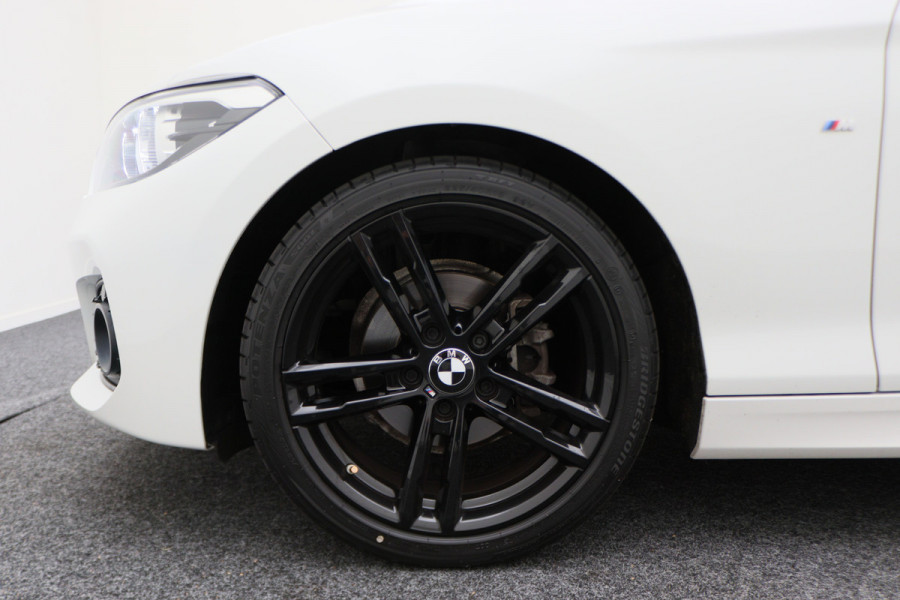 BMW 1-serie 118i Edition M Sport Shadow Executive Leer, Climate, Cruise, Navigatie, Bluetooth, LED, PDC, Trekhaak, 18''