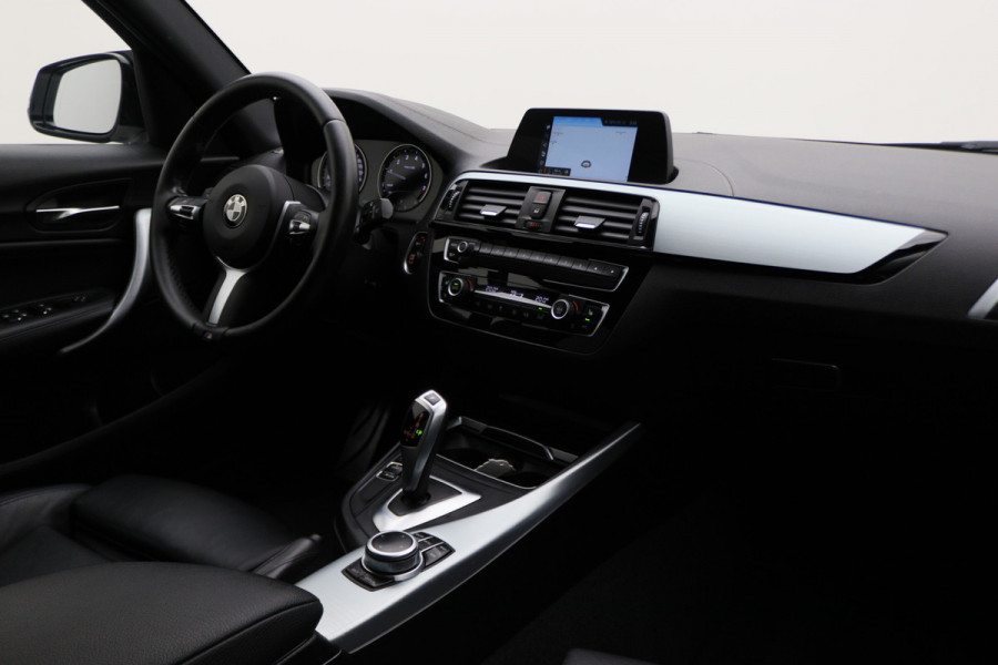 BMW 1-serie 118i Edition M Sport Shadow Executive Leer, Climate, Cruise, Navigatie, Bluetooth, LED, PDC, Trekhaak, 18''