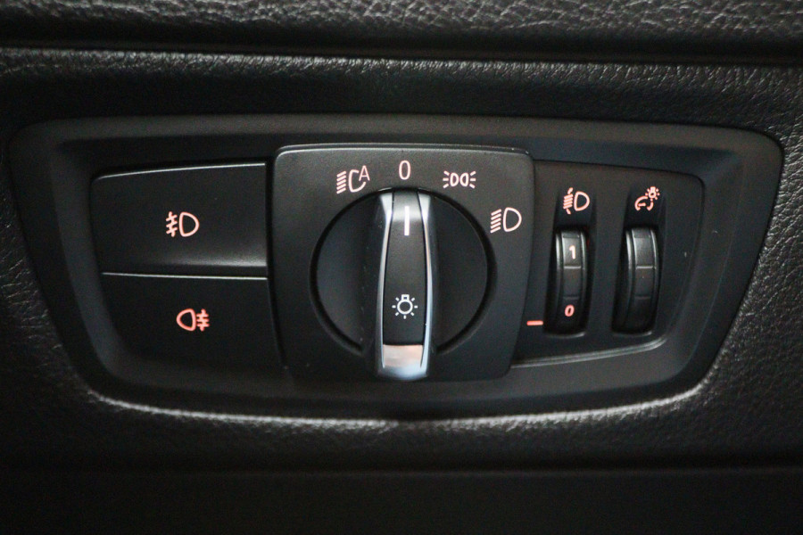 BMW 1-serie 118i Edition M Sport Shadow Executive Leer, Climate, Cruise, Navigatie, Bluetooth, LED, PDC, Trekhaak, 18''