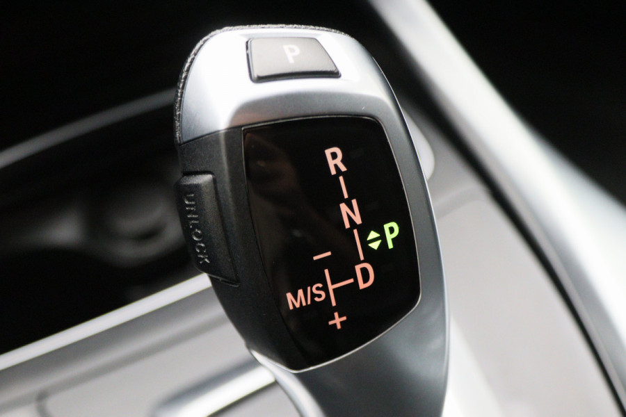 BMW 1-serie 118i Edition M Sport Shadow Executive Leer, Climate, Cruise, Navigatie, Bluetooth, LED, PDC, Trekhaak, 18''
