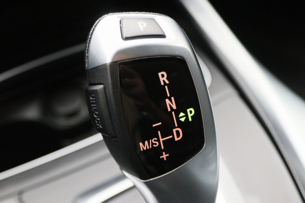 BMW 1-serie 118i Edition M Sport Shadow Executive Leer, Climate, Cruise, Navigatie, Bluetooth, LED, PDC, Trekhaak, 18''