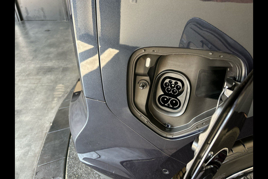 Volkswagen ID. Buzz Pro 86 kWh Lang 7persoons | Warmtepomp | Verwarmbaar stuurwiel | Apple carplay & Android auto! | Elektrische schuifdeuren
