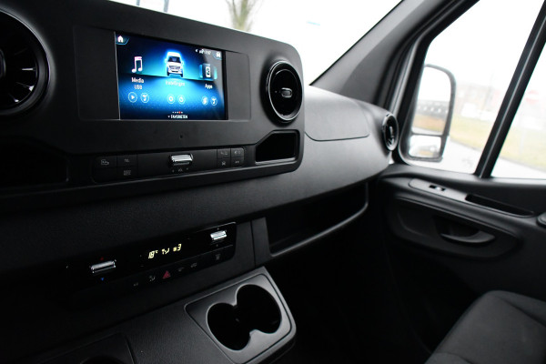 Mercedes-Benz Sprinter 317 1.9 CDI L2H2 RWD PB Edition Camera, 3500KG Trekhaak, Cruise, Carplay, LED, 170PK, Automaat, Multimedia, Stoelverwarming, UNIEK!