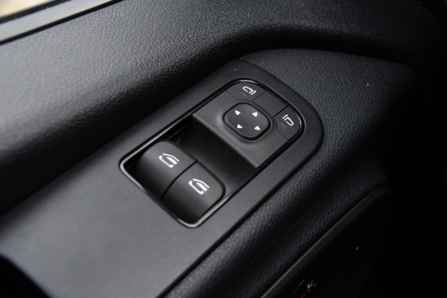 Mercedes-Benz Sprinter 317 1.9 CDI L2H2 RWD PB Edition Camera, 3500KG Trekhaak, Cruise, Carplay, LED, 170PK, Automaat, Multimedia, Stoelverwarming, UNIEK!