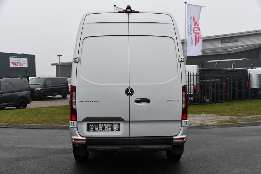 Mercedes-Benz Sprinter 317 1.9 CDI L2H2 RWD PB Edition Camera, 3500KG Trekhaak, Cruise, Carplay, LED, 170PK, Automaat, Multimedia, Stoelverwarming, UNIEK!