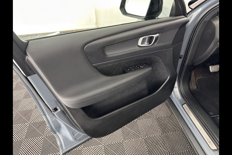 Volvo XC40 1.5 T5 Recharge R-Design (INCL-BTW) Aut. *PANO | DIGI-COCKPIT | FULL-LED | BLIND-SPOT | LANE-ASSIST | PREMIUM-AUDIO | KEYLESS | CARPLAY | NAVI-FULLMAP | LEATHER-ALCANTARA | ECC | PDC | HEATED-SPORTSEATS | TOWBAR | 19