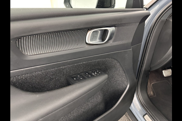 Volvo XC40 1.5 T5 Recharge R-Design (INCL-BTW) Aut. *PANO | DIGI-COCKPIT | FULL-LED | BLIND-SPOT | LANE-ASSIST | PREMIUM-AUDIO | KEYLESS | CARPLAY | NAVI-FULLMAP | LEATHER-ALCANTARA | ECC | PDC | HEATED-SPORTSEATS | TOWBAR | 19