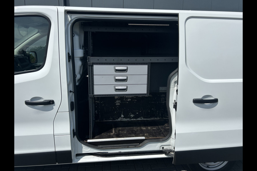 Renault Trafic 2.0 dCi 120 PK / L1H1 / 1e EIG. / INRICHTING / TREKHAAK / 2X SCHUIFDEUR / AIRCO / CRUISE / NAVI