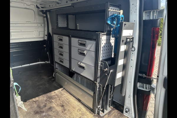 Renault Trafic 2.0 dCi 120 PK / L1H1 / 1e EIG. / INRICHTING / TREKHAAK / 2X SCHUIFDEUR / AIRCO / CRUISE / NAVI