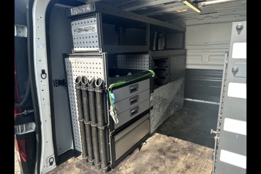 Renault Trafic 2.0 dCi 120 PK / L1H1 / 1e EIG. / INRICHTING / TREKHAAK / 2X SCHUIFDEUR / AIRCO / CRUISE / NAVI