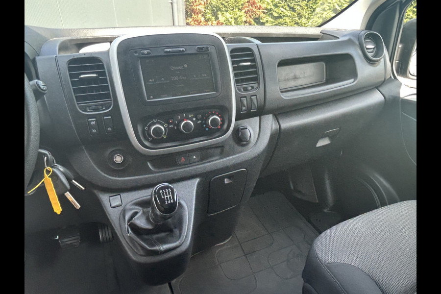 Renault Trafic 2.0 dCi 120 PK / L1H1 / 1e EIG. / INRICHTING / TREKHAAK / 2X SCHUIFDEUR / AIRCO / CRUISE / NAVI