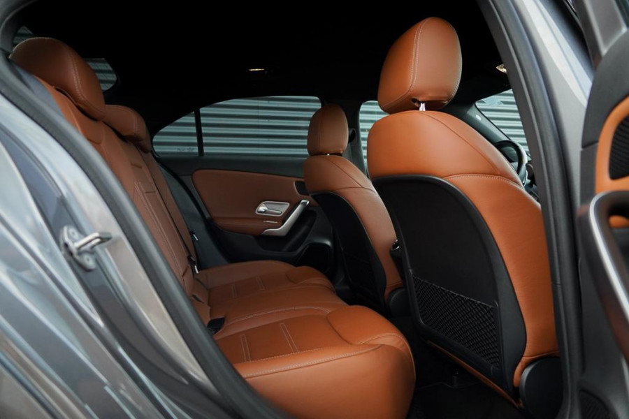 Mercedes-Benz A-Klasse AMG 35 4M / Memory / Rij-Assistentie / Night / Sfeerverlichting / Leder