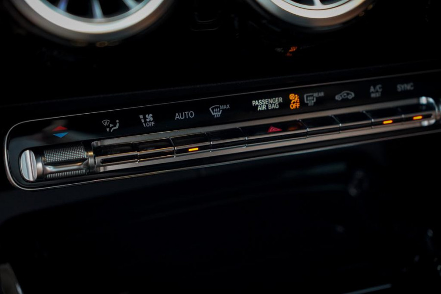 Mercedes-Benz A-Klasse AMG 35 4M / Memory / Rij-Assistentie / Night / Sfeerverlichting / Leder