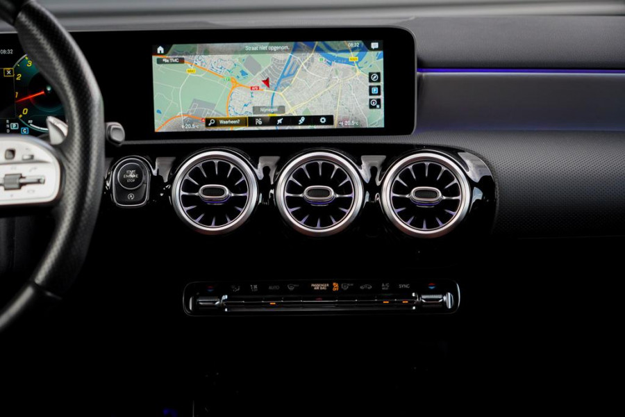 Mercedes-Benz A-Klasse AMG 35 4M / Memory / Rij-Assistentie / Night / Sfeerverlichting / Leder