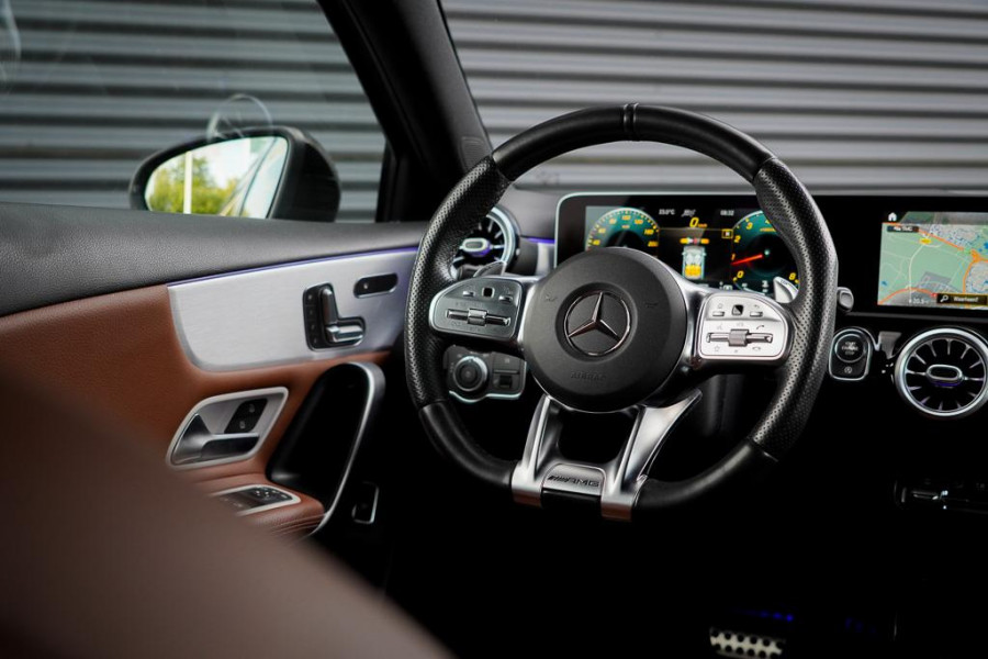 Mercedes-Benz A-Klasse AMG 35 4M / Memory / Rij-Assistentie / Night / Sfeerverlichting / Leder