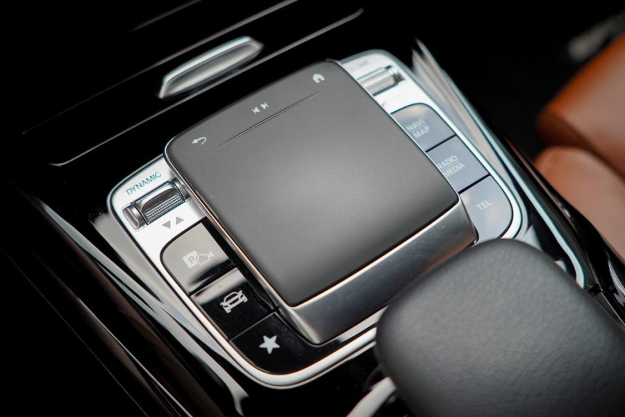 Mercedes-Benz A-Klasse AMG 35 4M / Memory / Rij-Assistentie / Night / Sfeerverlichting / Leder