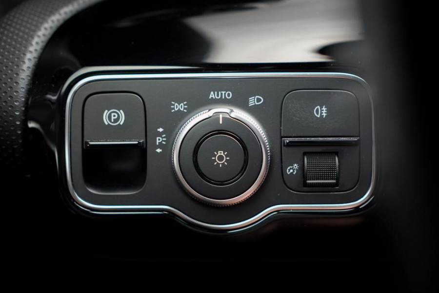 Mercedes-Benz A-Klasse AMG 35 4M / Memory / Rij-Assistentie / Night / Sfeerverlichting / Leder