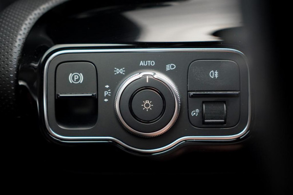 Mercedes-Benz A-Klasse AMG 35 4M / Memory / Rij-Assistentie / Night / Sfeerverlichting / Leder