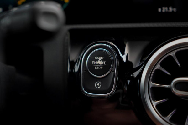 Mercedes-Benz A-Klasse AMG 35 4M / Memory / Rij-Assistentie / Night / Sfeerverlichting / Leder
