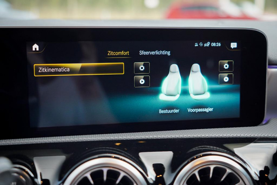 Mercedes-Benz A-Klasse AMG 35 4M / Memory / Rij-Assistentie / Night / Sfeerverlichting / Leder