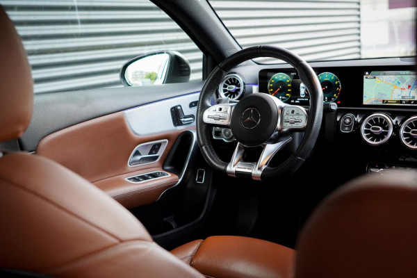 Mercedes-Benz A-Klasse AMG 35 4M / Memory / Rij-Assistentie / Night / Sfeerverlichting / Leder