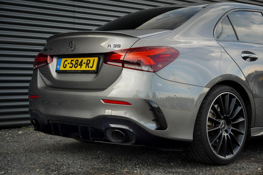 Mercedes-Benz A-Klasse AMG 35 4M / Memory / Rij-Assistentie / Night / Sfeerverlichting / Leder