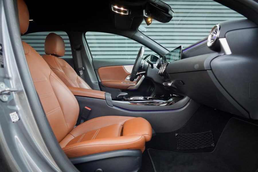 Mercedes-Benz A-Klasse AMG 35 4M / Memory / Rij-Assistentie / Night / Sfeerverlichting / Leder