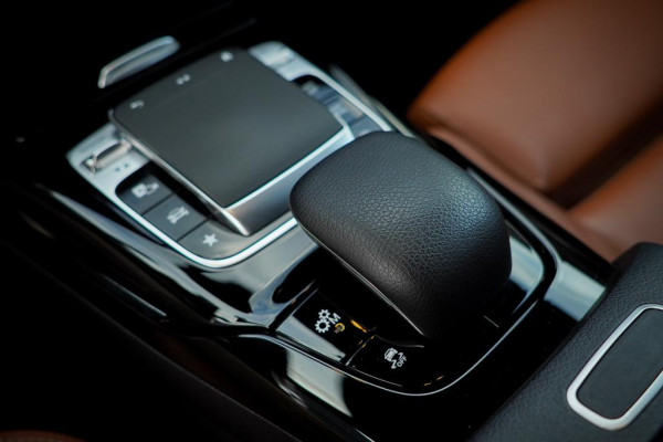 Mercedes-Benz A-Klasse AMG 35 4M / Memory / Rij-Assistentie / Night / Sfeerverlichting / Leder