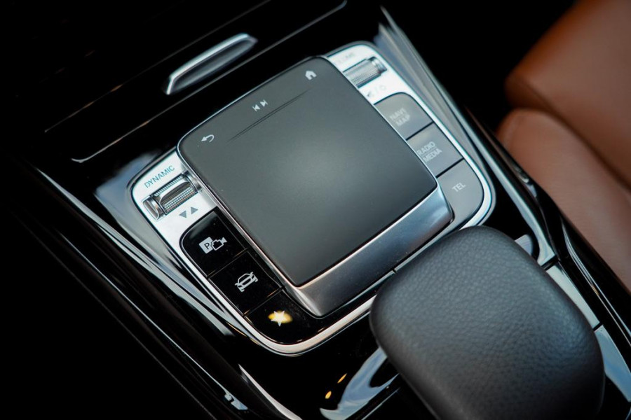 Mercedes-Benz A-Klasse AMG 35 4M / Memory / Rij-Assistentie / Night / Sfeerverlichting / Leder