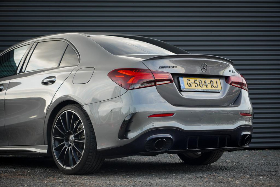 Mercedes-Benz A-Klasse AMG 35 4M / Memory / Rij-Assistentie / Night / Sfeerverlichting / Leder