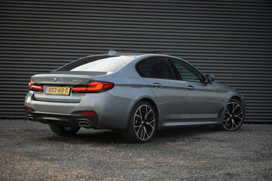 BMW 5 Serie 530e High Executive / M-Sport / Pano / Shadowline / Incl BTW / Adaptive Cruise