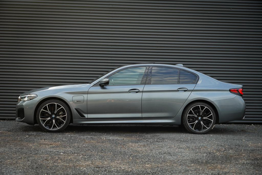 BMW 5 Serie 530e High Executive / M-Sport / Pano / Shadowline / Incl BTW / Adaptive Cruise