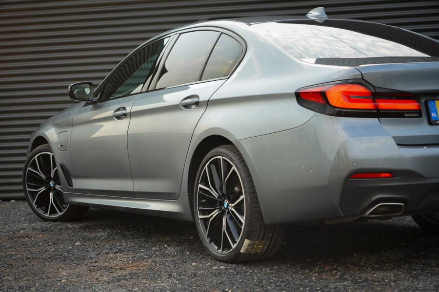 BMW 5 Serie 530e High Executive / M-Sport / Pano / Shadowline / Incl BTW / Adaptive Cruise