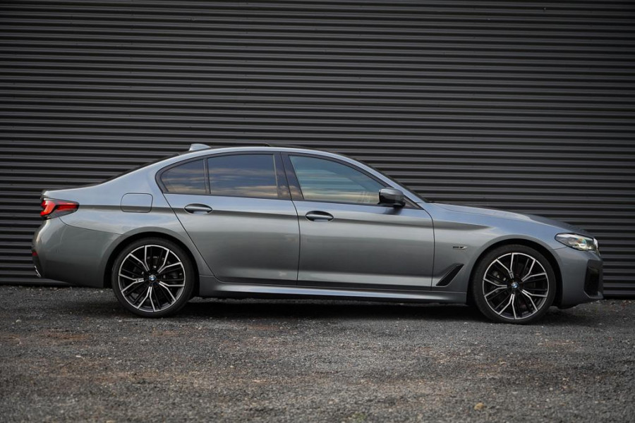 BMW 5 Serie 530e High Executive / M-Sport / Pano / Shadowline / Incl BTW / Adaptive Cruise