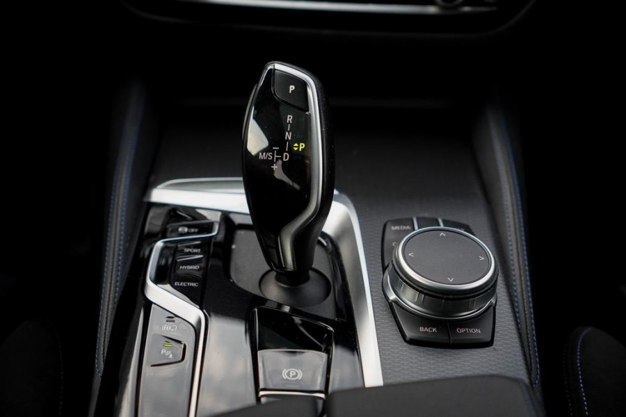 BMW 5 Serie 530e High Executive / M-Sport / Pano / Shadowline / Incl BTW / Adaptive Cruise