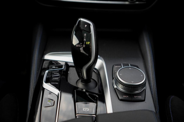 BMW 5 Serie 530e High Executive / M-Sport / Pano / Shadowline / Incl BTW / Adaptive Cruise