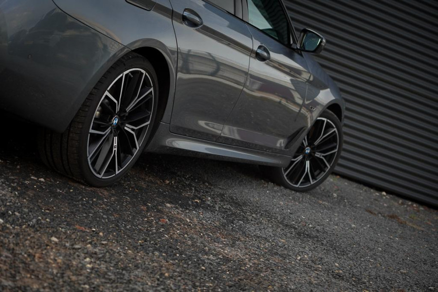 BMW 5 Serie 530e High Executive / M-Sport / Pano / Shadowline / Incl BTW / Adaptive Cruise