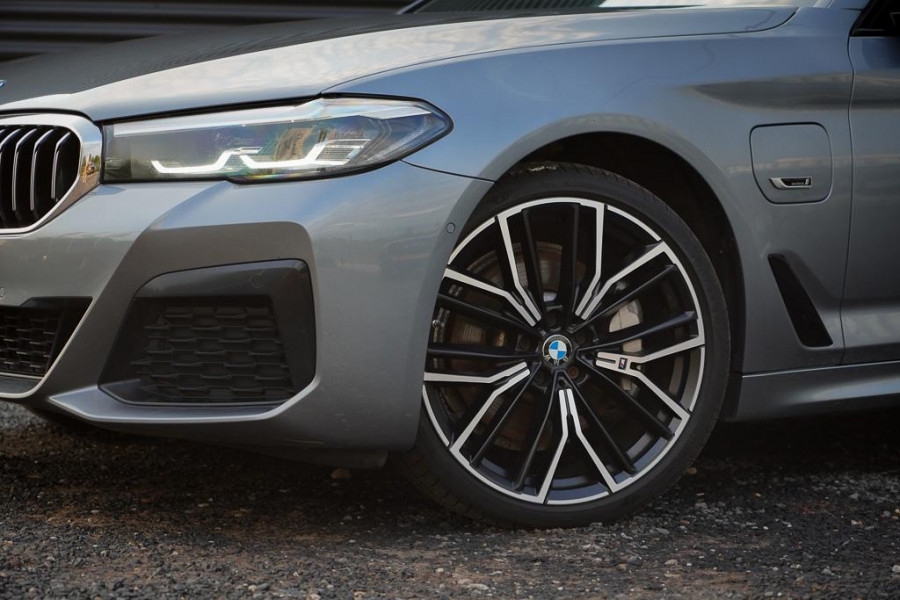 BMW 5 Serie 530e High Executive / M-Sport / Pano / Shadowline / Incl BTW / Adaptive Cruise