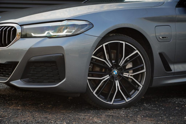 BMW 5 Serie 530e High Executive / M-Sport / Pano / Shadowline / Incl BTW / Adaptive Cruise