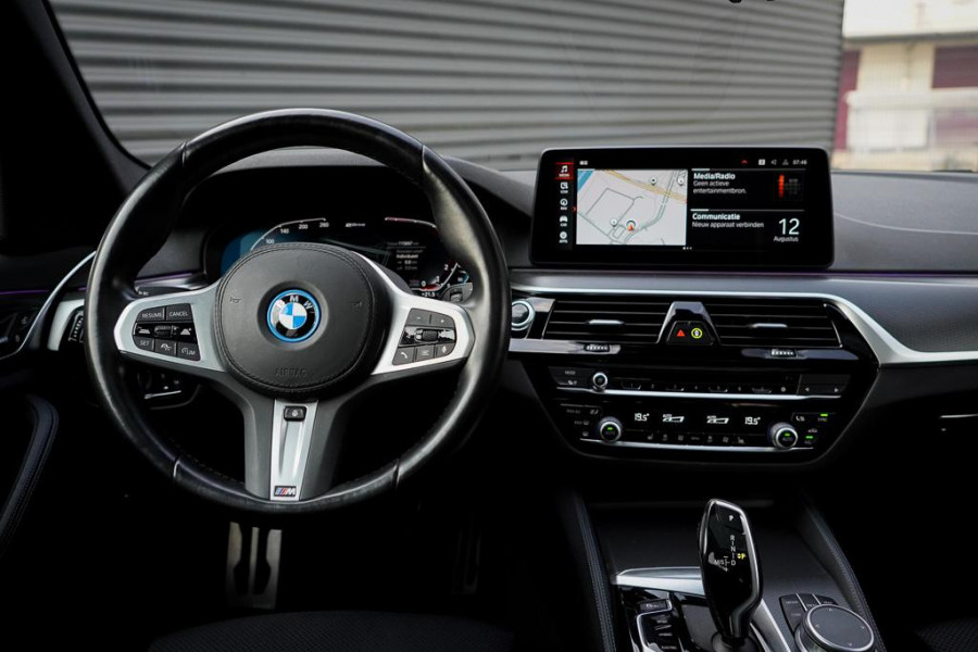BMW 5 Serie 530e High Executive / M-Sport / Pano / Shadowline / Incl BTW / Adaptive Cruise