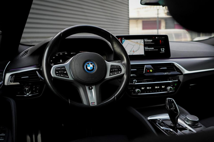 BMW 5 Serie 530e High Executive / M-Sport / Pano / Shadowline / Incl BTW / Adaptive Cruise