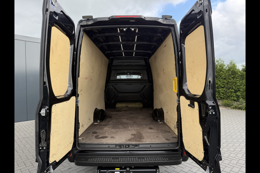 Iveco Daily 35S18 3.0 180 PK AUTOMAAT / DUBBELE CABINE / TREKHAAK / CAMERA / CRUISE / NAVI / 3500 KG AHG