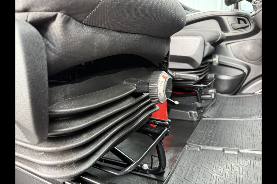 Iveco Daily 35S18 3.0 180 PK AUTOMAAT / DUBBELE CABINE / TREKHAAK / CAMERA / CRUISE / NAVI / 3500 KG AHG