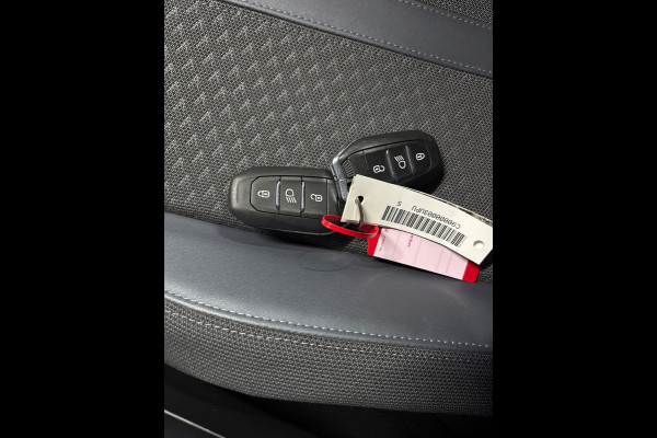 Peugeot 2008 1.2 PureTech Blue Lease Allure