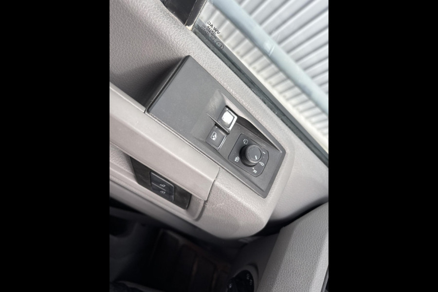 Volkswagen Crafter 2.0*L3H2*A/C*ACC*3000KG*HAAK*CAM*NAVI*3P*CARPLAY*