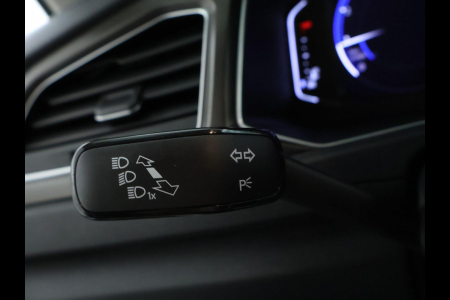 Volkswagen T-Roc 1.0 TSI Style Business NAVI | Carplay | Adaptive Cruise | PDC | Virtual cockpit