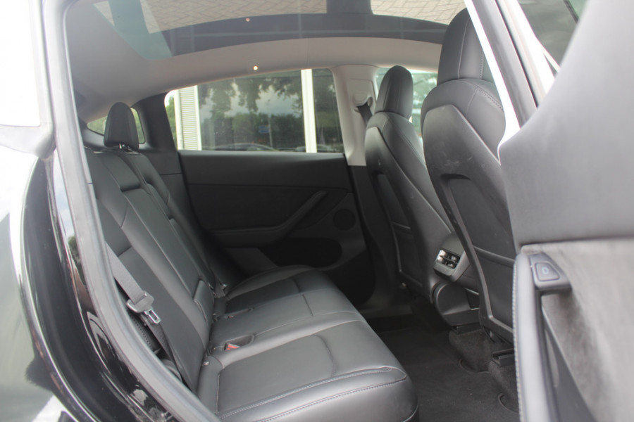 Tesla Model Y Long Range AWD 75 kWh / SoH 93% / Autopilot / Panoramadak / Camera / 21'' / Keyless / Leder / Dodehoek / Navigatie / Stoelverwarming